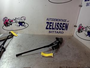 Usagé Bras essuie-glace avant Mercedes S (W220) 3.2 S-320 18V Prix € 15,75 Règlement à la marge proposé par Zelissen V.O.F. autodemontage
