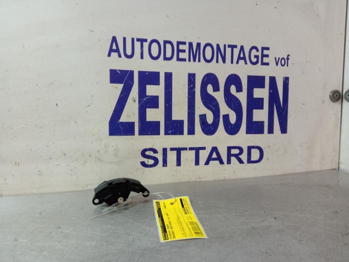 Begagnade Styrboxsensor Mercedes S (W220) 3.2 S-320 18V Pris € 21,00 Marginaltabell erbjuds av Zelissen V.O.F. autodemontage