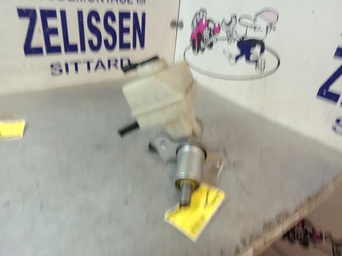 Master cylinder BMW X3 2.0 16V 32067199 N46B20B TRW
