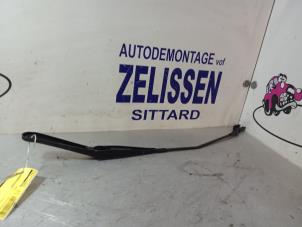 Usados Brazo delantero de limpiaparabrisas Ford Fiesta 6 (JA8) 1.25 16V Precio € 15,75 Norma de margen ofrecido por Zelissen V.O.F. autodemontage