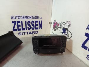 Usagé Radio/Lecteur CD Mercedes C (W203) 1.8 C-200K 16V Prix € 131,25 Règlement à la marge proposé par Zelissen V.O.F. autodemontage
