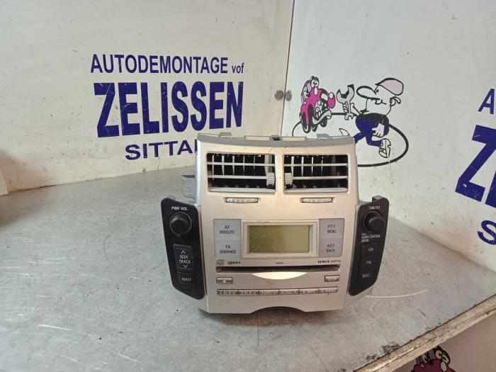Radio/Lecteur CD d'un Toyota Yaris II (P9) 1.3 16V VVT-i 2007