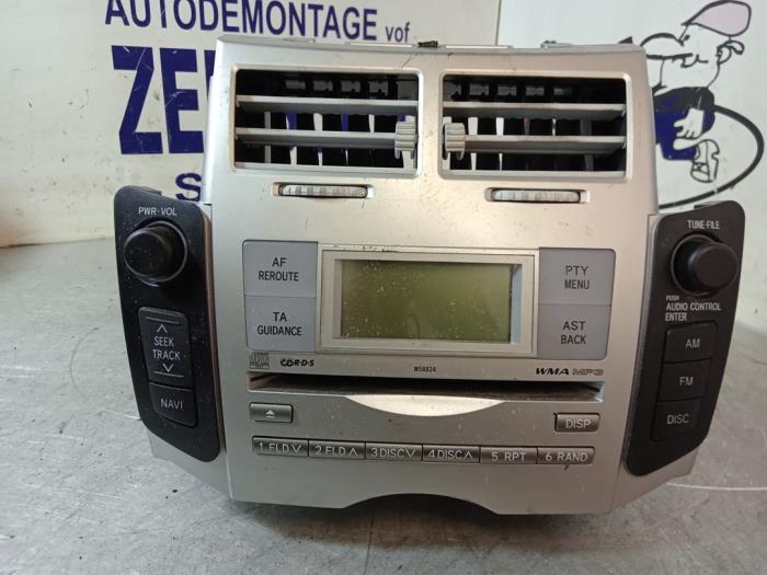 Radio/Lecteur CD d'un Toyota Yaris II (P9) 1.3 16V VVT-i 2007