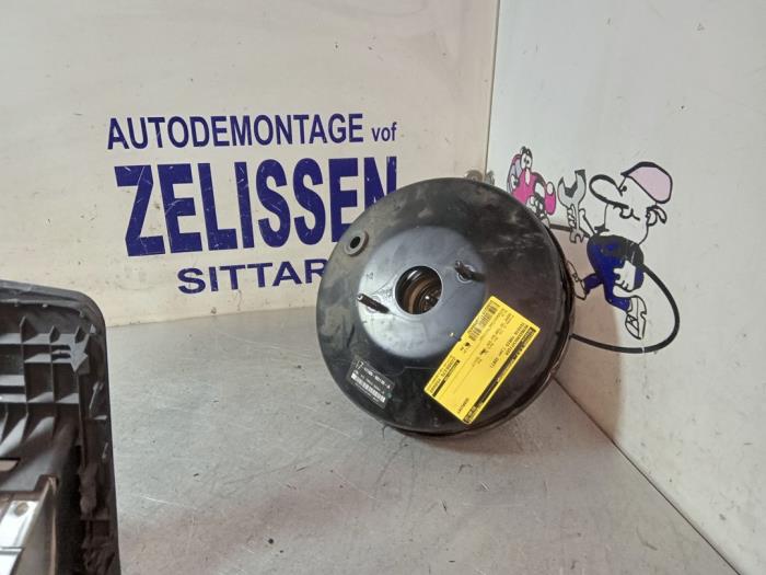 Begagnade Bromsservo Toyota Yaris II (P9) 1.3 16V VVT-i Pris € 42,00 Marginaltabell erbjuds av Zelissen V.O.F. autodemontage