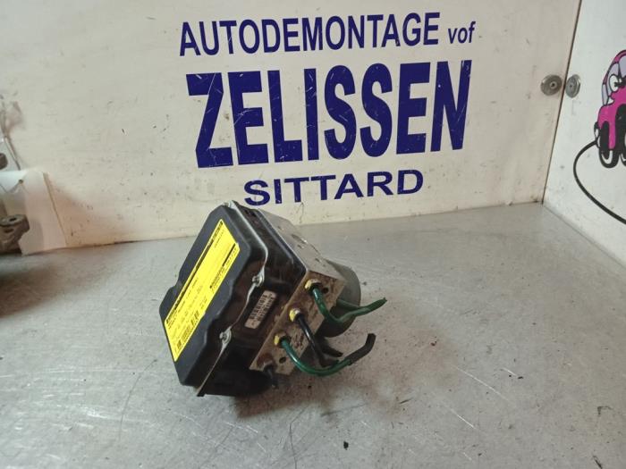 Usagé Bloc ABS Renault Megane II (BM/CM) 2.0 16V RS Turbo Prix € 63,00 Règlement à la marge proposé par Zelissen V.O.F. autodemontage