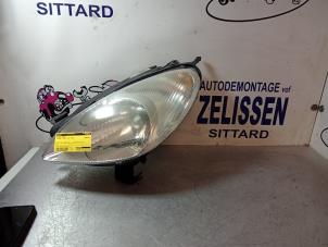Używane Reflektor lewy Citroen Xsara Picasso (CH) 1.8 16V Cena € 42,00 Procedura marży oferowane przez Zelissen V.O.F. autodemontage