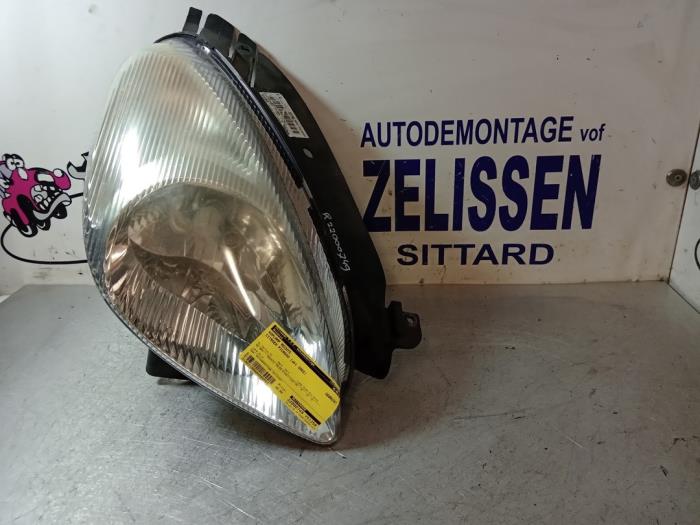 Używane Reflektor prawy Citroen Xsara Picasso (CH) 1.8 16V Cena € 42,00 Procedura marży oferowane przez Zelissen V.O.F. autodemontage
