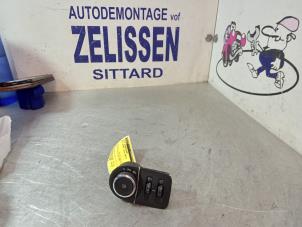 Używane Przelacznik swiatel Opel Corsa D 1.3 CDTi 16V ecoFLEX Cena € 21,00 Procedura marży oferowane przez Zelissen V.O.F. autodemontage