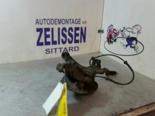 Usados Buje de rueda delante Opel Corsa D 1.3 CDTi 16V ecoFLEX Precio € 42,00 Norma de margen ofrecido por Zelissen V.O.F. autodemontage