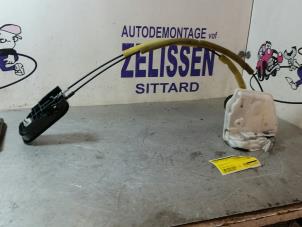 Gebrauchte Türschlossmechanik 4-türig rechts vorne Mazda 2 (DE) 1.3 16V S-VT Preis € 42,00 Margenregelung angeboten von Zelissen V.O.F. autodemontage
