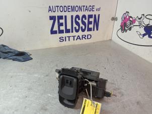 Usados Mecanismo de cierre del portón trasero Mercedes E Combi (S211) 3.2 E-320 CDI 24V Precio € 52,50 Norma de margen ofrecido por Zelissen V.O.F. autodemontage