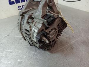 Dynamo van een Renault Megane III Grandtour (KZ) 1.4 16V TCe 130 2010