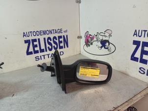 Used Wing mirror, right Renault Clio III (BR/CR) 1.2 16V 75 Price € 36,75 Margin scheme offered by Zelissen V.O.F. autodemontage