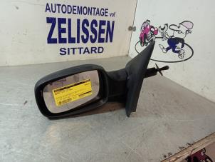 Used Wing mirror, left Renault Clio III (BR/CR) 1.2 16V 75 Price € 36,75 Margin scheme offered by Zelissen V.O.F. autodemontage
