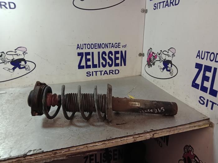 Front shock absorber rod, left from a Volkswagen Eos (1F7/F8) 1.6 FSI 16V 2007