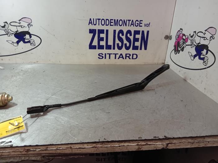 Front wiper arm from a VW Eos (1F7/F8) 1.6 FSI 16V 2007