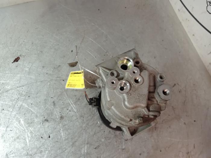 Air conditioning pump from a Renault Megane Scenic 2004