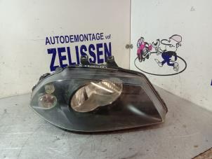 Używane Reflektor prawy Seat Ibiza III (6L1) 1.4 16V 75 Cena € 42,00 Procedura marży oferowane przez Zelissen V.O.F. autodemontage