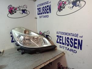 Used Headlight, right Renault Clio II (BB/CB) 1.4 16V Price € 52,50 Margin scheme offered by Zelissen V.O.F. autodemontage