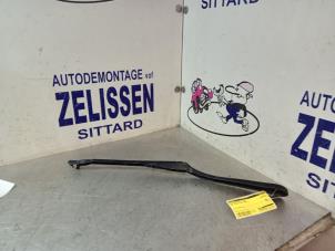 Used Front wiper arm BMW 3 serie (E90) 318i 16V Price € 21,00 Margin scheme offered by Zelissen V.O.F. autodemontage