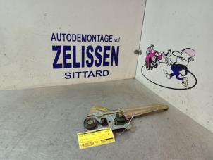 Usagé Mécanique vitre 4portes arrière gauche Suzuki Swift (ZA/ZC/ZD1/2/3/9) 1.3 VVT 16V Prix € 42,00 Règlement à la marge proposé par Zelissen V.O.F. autodemontage