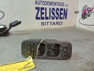 Usados Interruptor de ventanilla eléctrica Volvo V70 (SW) 2.4 D5 20V Precio € 47,25 Norma de margen ofrecido por Zelissen V.O.F. autodemontage