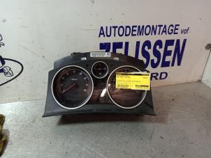 Usados Panel de instrumentación Opel Astra H SW (L35) 1.6 16V Twinport Precio € 78,75 Norma de margen ofrecido por Zelissen V.O.F. autodemontage