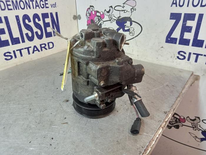 Air conditioning pump from a Volkswagen Polo IV (9N1/2/3) 1.2 2006
