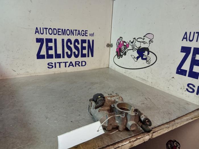 Begagnade Spjällhus Opel Agila (A) 1.2 16V Pris € 42,00 Marginaltabell erbjuds av Zelissen V.O.F. autodemontage