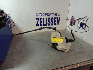 Used Door lock mechanism 2-door, right Volkswagen Polo IV (9N1/2/3) 1.2 Price € 36,75 Margin scheme offered by Zelissen V.O.F. autodemontage