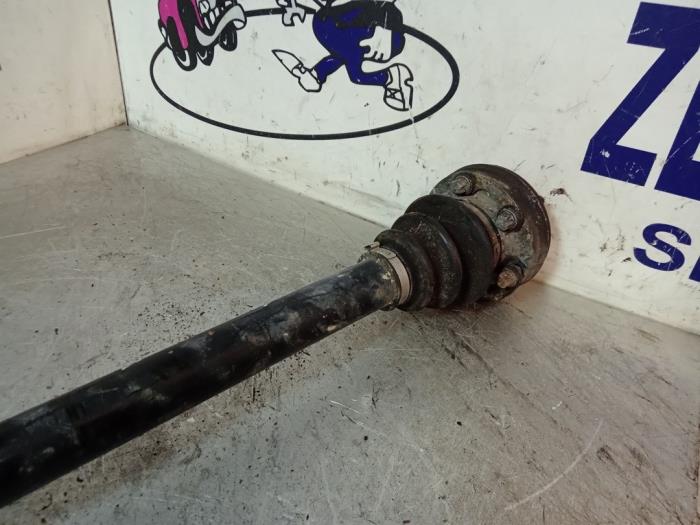 Drive shaft, rear left from a BMW 3 serie (E90) 318i 16V 2005