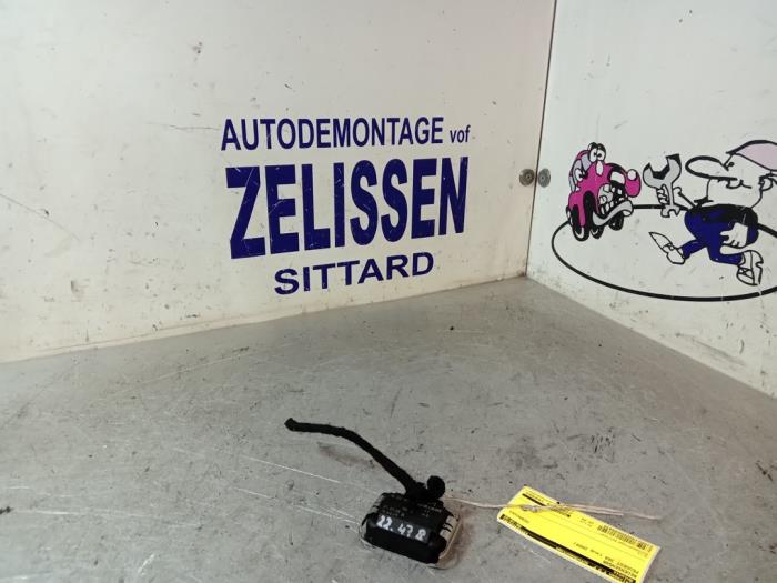 Begagnade Regnsensor Peugeot 308 SW (4E/H) 1.6 VTI 16V Pris € 21,00 Marginaltabell erbjuds av Zelissen V.O.F. autodemontage