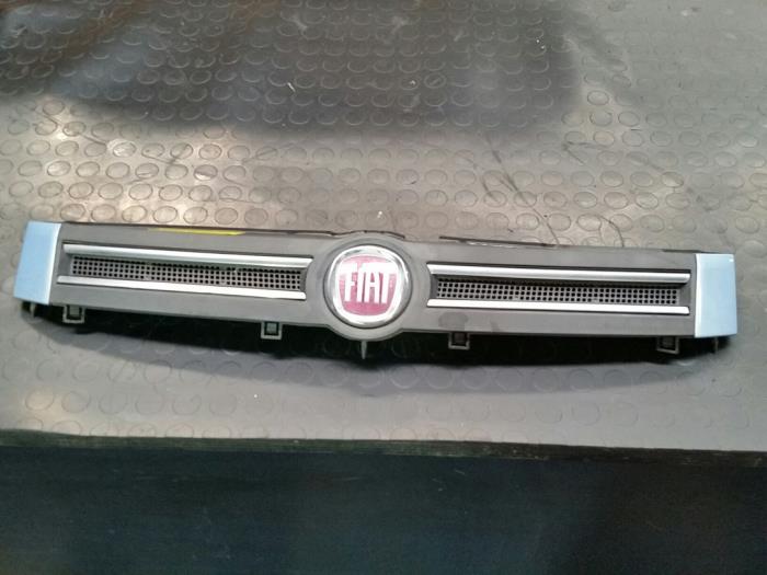 Grille from a Fiat Panda (169) 1.2 Fire 2008
