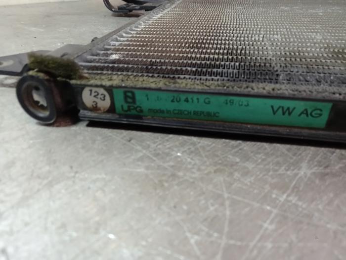 Air conditioning condenser from a Volkswagen Golf V (1K1) 1.4 FSI 16V 2004