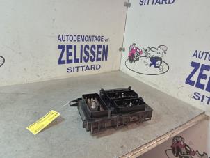 Usagé Boîte à fusibles Opel Astra H (L48) 1.6 16V Twinport Prix € 78,75 Règlement à la marge proposé par Zelissen V.O.F. autodemontage