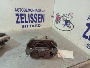 Usados Pinza de freno izquierda delante BMW 1 serie (E88) Precio de solicitud ofrecido por Zelissen V.O.F. autodemontage