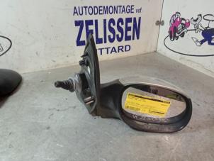 Usagé Rétroviseur droit Peugeot 206 SW (2E/K) 1.4 Prix € 26,25 Règlement à la marge proposé par Zelissen V.O.F. autodemontage