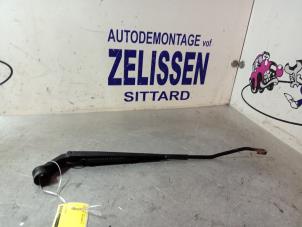 Used Front wiper arm Nissan Pixo (D31S) 1.0 12V Price € 15,75 Margin scheme offered by Zelissen V.O.F. autodemontage