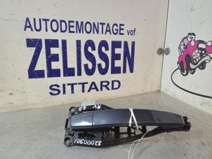 Usagé Poignée de porte avant droite Opel Zafira (M75) 1.6 16V Prix € 15,75 Règlement à la marge proposé par Zelissen V.O.F. autodemontage