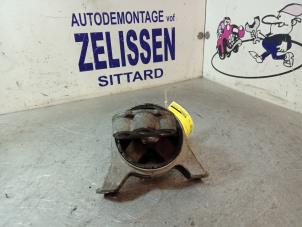 Motorlager van een Opel Zafira (M75) 1.6 16V 2006