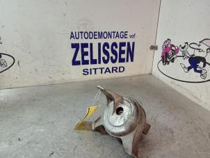 Usados Soporte de motor Opel Zafira (M75) 1.6 16V Precio € 21,00 Norma de margen ofrecido por Zelissen V.O.F. autodemontage