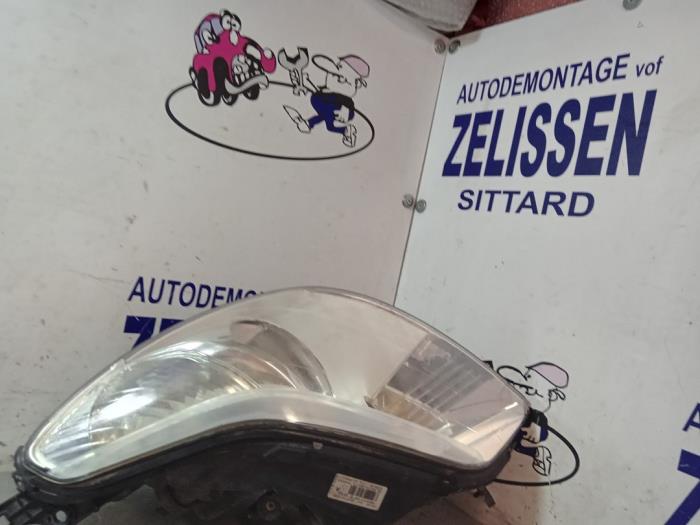 Używane Reflektor lewy Citroen C5 II Break (RE) 2.0 16V Cena € 78,75 Procedura marży oferowane przez Zelissen V.O.F. autodemontage