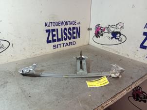 Usagé Mécanique vitre 4portes arrière droite Opel Zafira (M75) 1.6 16V Prix € 26,25 Règlement à la marge proposé par Zelissen V.O.F. autodemontage