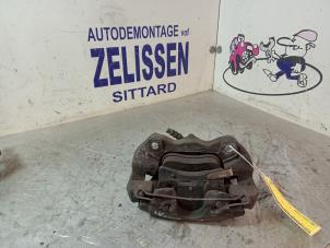 Usagé Etrier de frein (pince) avant droit Opel Zafira (M75) 1.6 16V Prix € 36,75 Règlement à la marge proposé par Zelissen V.O.F. autodemontage