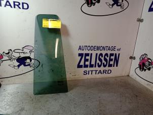 Usados Ventanilla adicional de 4 puertas derecha detrás Opel Zafira (M75) 1.6 16V Precio € 36,75 Norma de margen ofrecido por Zelissen V.O.F. autodemontage