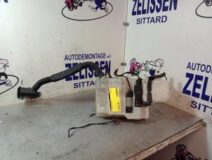 Usagé Réservoir lave-glace avant BMW 7 serie (E65/E66/E67) 730d,Ld 3.0 24V Prix € 31,50 Règlement à la marge proposé par Zelissen V.O.F. autodemontage