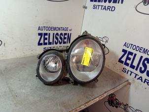 Used Headlight, left Mercedes E Combi (S210) 3.2 E-320 CDI 24V Price € 99,75 Margin scheme offered by Zelissen V.O.F. autodemontage