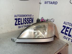 Używane Reflektor lewy Mercedes ML I (163) 270 2.7 CDI 20V Cena € 152,25 Procedura marży oferowane przez Zelissen V.O.F. autodemontage