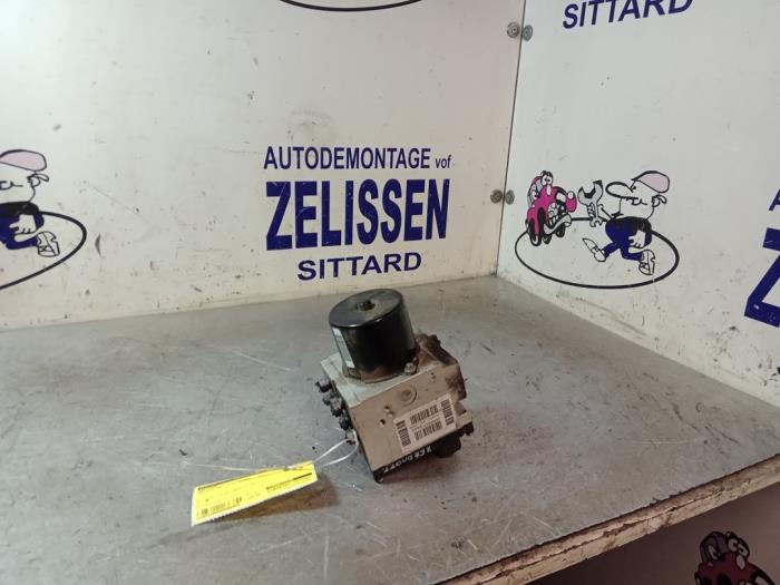 Używane Pompa ABS Peugeot 407 SW (6E) 1.8 16V Cena € 141,75 Procedura marży oferowane przez Zelissen V.O.F. autodemontage