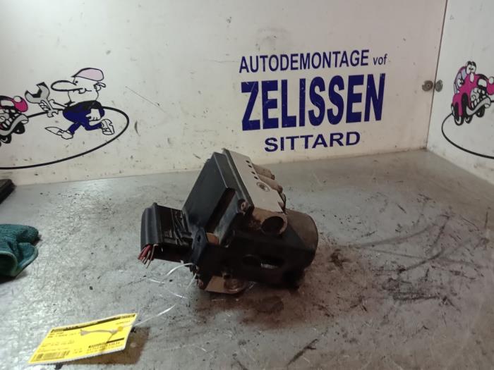 Begagnade ABS-pump BMW 7 serie (E38) 728iA,iA Executive 24V Pris € 183,75 Marginaltabell erbjuds av Zelissen V.O.F. autodemontage